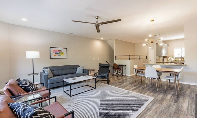 Alhambra House | Unique 3 Story, 3 En-suite, Garage & Rooftop deck