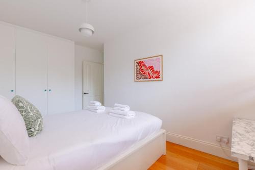 Hoxton Apartment | Unique 3BD Flat in Hoxton with Private Garden