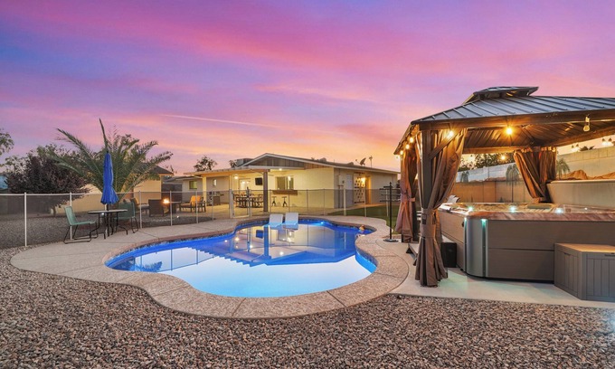 Optimist Park NW House | Unique 4-bed, 3-bath house with Pool, Hot Tub, Arcade and Hi-Spd Wifi