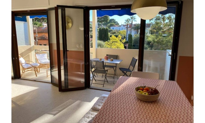 Cap-d'Antibes Apartment | UNIQUE!Cap d'Antibes,5 minutes walk to the beach and shops, Quiet, Balcony, view