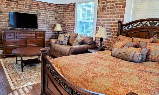 Tazewell Apartment | Unique Carriage House on beautiful Litz Mansion grounds, Tazewell VA