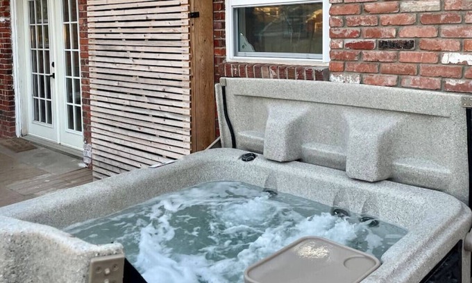 Tulsa House | Unique Design | Hot Tub | Brookside | Gathering Pl