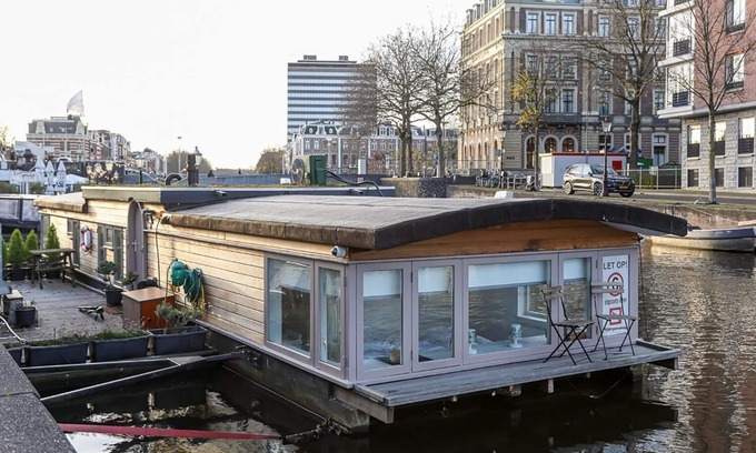 De Weteringschans Boat Rental | unique experience in Amsterdam on the water