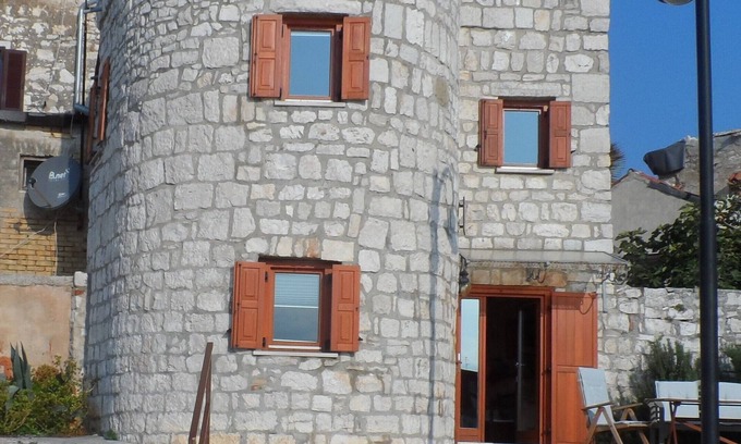 Umag House | unique historical STONE TOWER DIRECTLY BY THE SEA! carefully restored