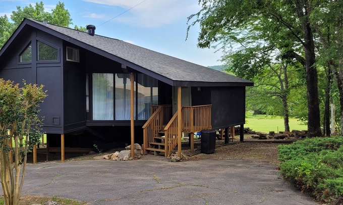Jones Mills Cottage | UNIQUE HOME WITH BEAUTIFUL VIEWS ON GOLF COURSE!