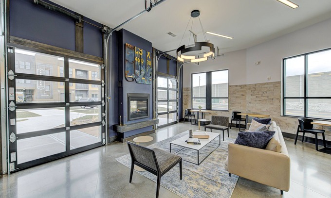 Fishers Apartment | UNIQUE INDUSTRIAL - *KING BED* - LONG TERM STAY