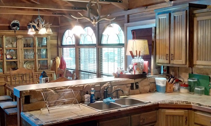 Tumbling Shoals Cabin | Unique Lodge-style Cabin only minutes away from Beach,Fishing and Boatlaunch