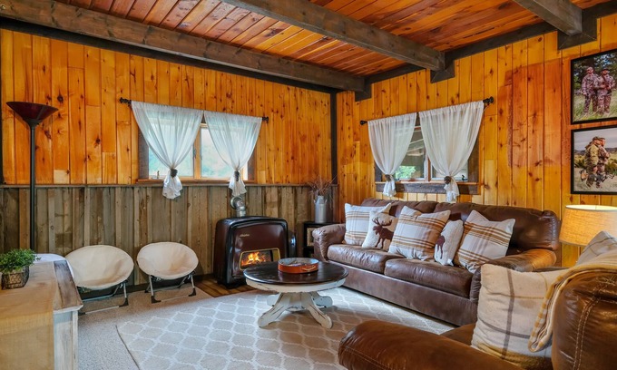 Del Norte House | Unique mountain lodge with firepit, loft, & children's items - near skiing