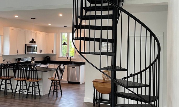 Arundel Cottage | Unique Open Concept Cottage close to all Southern Maine Amenities