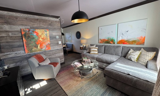 Charlotte House | Unique, professionally designed amenity-rich 2-bedroom townhome in Uptown CLT