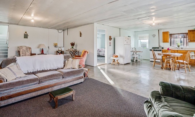 Salem Cottage | Unique Relaxing Getaway With Country Lodging 3 Bedroom Cottage by Redawning