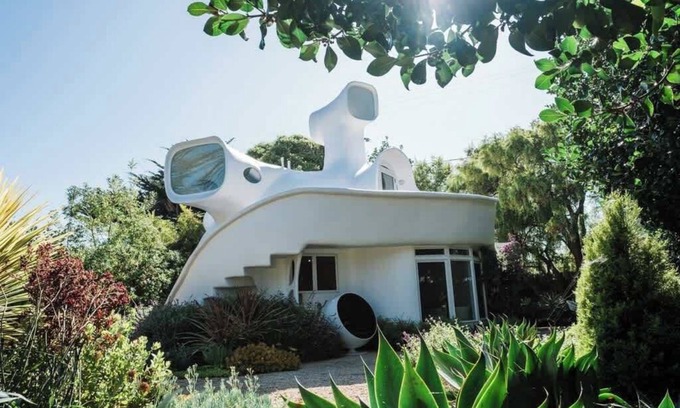 La Selva Beach House | Unique Sculptured House with Private Beach Access