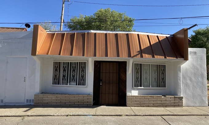 Tyrone House | Unique spacious home with local history. Close to historic downtown,