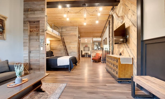 Tomahawk Apartment | Unique Stay on Harrison Hills Trails w/Sauna!