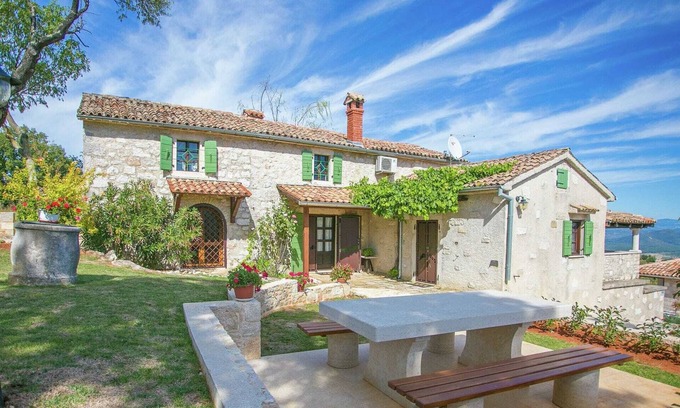 Vizinada Cottage | Unique Villa for up to 8 persons, with pool, jacuzzi and beautiful garden