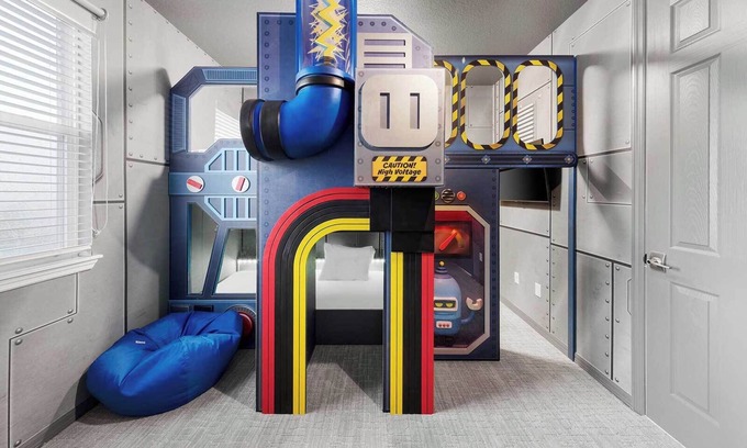 Four Corners House | Unique Villa w/Toy & Kids' Lab Themed BRs, Theater & Game Loft - Near Top Parks