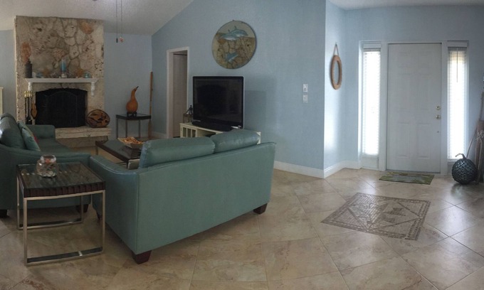 Jupiter House | Unique Waterfront 3/2.5 Home. Heated Pool/Boat Dock. Nice to Fish! Location 👌