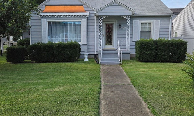 Owensboro House | Uniquely remodeled 3 bdrm 1 bth home in safe area! Fenced in with a large deck!