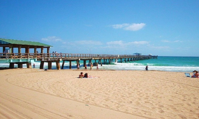 East Fort Lauderdale Villa | UNIT # 1 200 steps Lauderdale By The Sea Beach or Downtown 1 Bdr, ground floorn