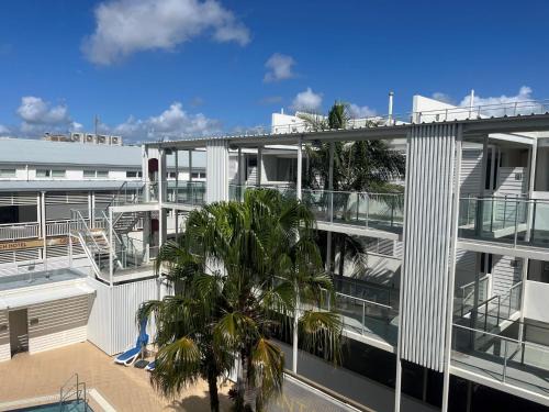 Rainbow Beach Apartment | Unit 202 Plantation Resort - Rainbow Beach Aircon.Wifi.Pool. Views