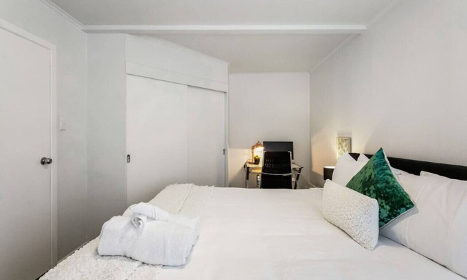 Henderson Apartment | Unit 3, 1/31 Rangeview Road, Sunnyvale, Auckland 0612