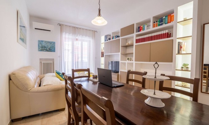 Bari City Centre Apartment | University & Station Airy Apartment with parking
