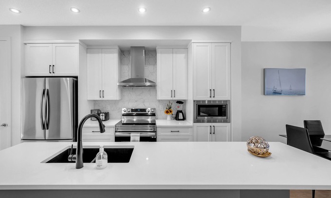 Calgary House | Unveiling Serene Sophistication:Your Ideal 3 Bedroom Escape in Northwest Calgary