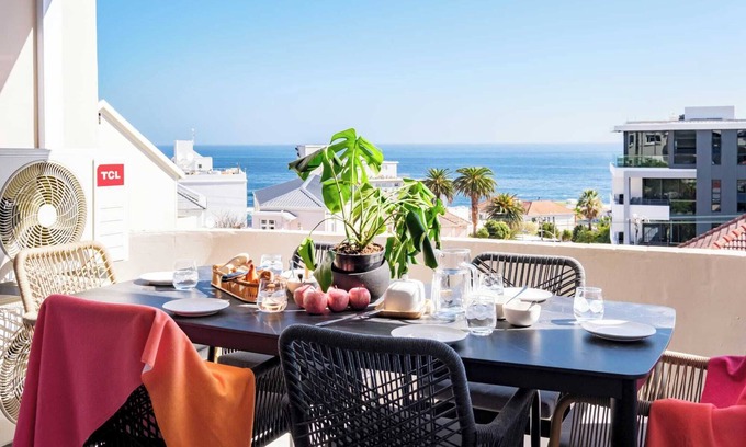 Bantry Bay Apartment | Unwind at Contemporary Alanda Apartment