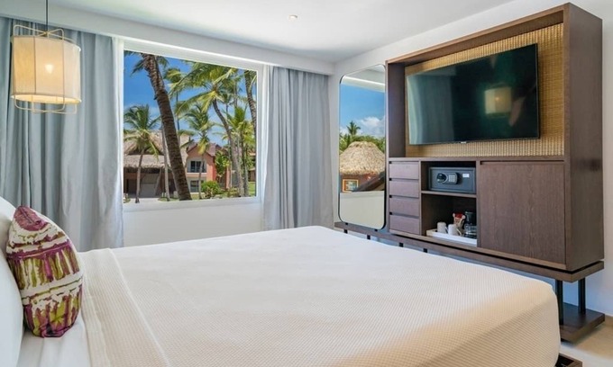 Bavaro Hotel | Unwind in Beachfront Comfort – Explore Exciting Nearby Attractions! Pool!