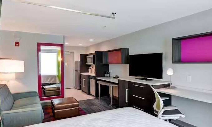 Lake Hamilton Hotel | Unwind in Natural Luxury! Full Kitchen, Pets Allowed, Free Parking!