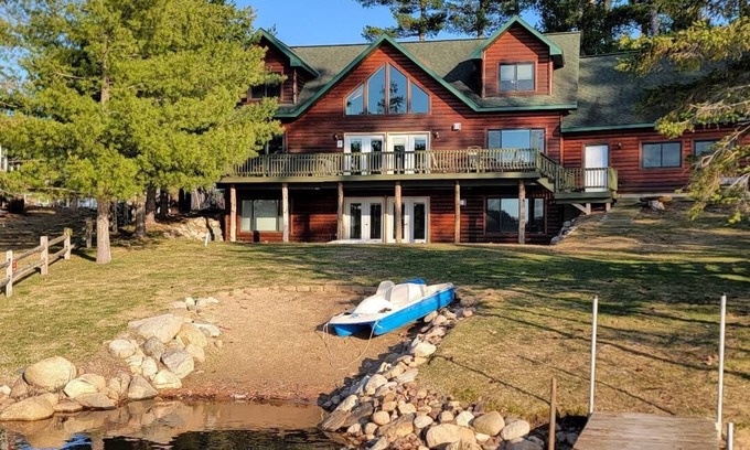 Emily House | Up North Majestic Pines Retreat Lodge on Mary Lake, Emily MN