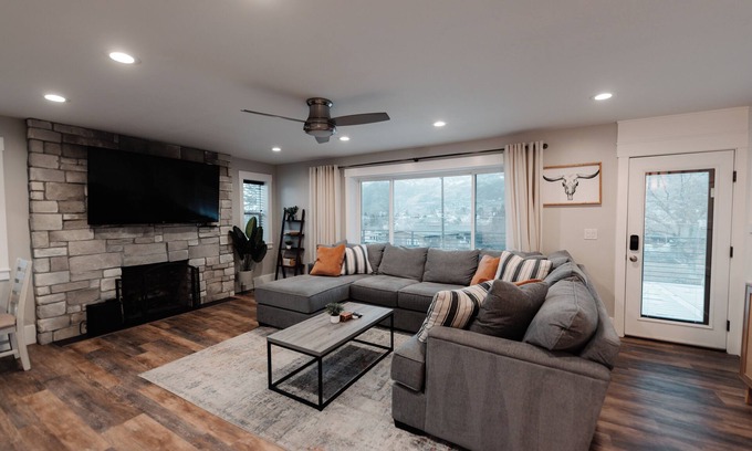 South Ogden House | Updated 2-bedroom 1-Bath 1-Office Room house in welcoming South Ogden