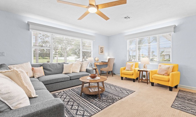 Nokomis House | Updated Beach House. Walk to Beach, Shop, Waterfront Dining 2 Bed 1 Bath
