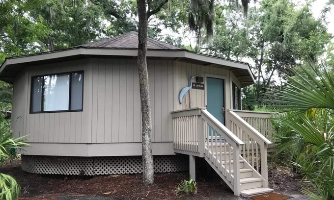 Night Heron House | Updated Coastal Bungalow in Night Heron – Walk to the Beach, Pet-Friendly