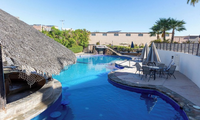 El Pescadero House | Updated Family Home - 3 mins to Cerritos Beach