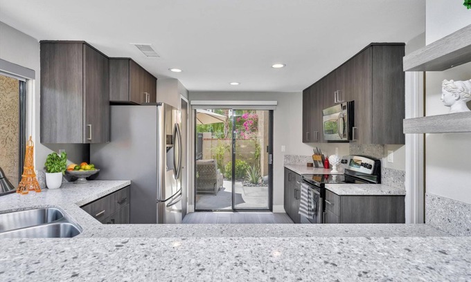 Summit Condo | Updated Ironwood Country Club condo, 27/7 Gated community. 5 min to El Paseon