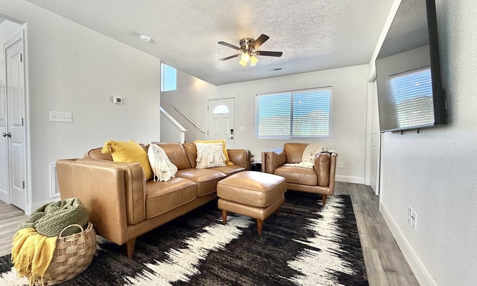 Glendale House | Updated townhouse just minutes from Zion with hot tub