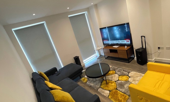 South Hornchurch Apartment | UPPAMOST luxury home 2