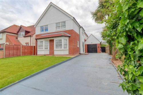 Frinton-on-Sea House | Upper Avenue Gem