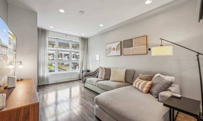 NoMa House | Upscale 2BR/2.5BA in NoMA, close to Union Station, National Mall, Union Market a