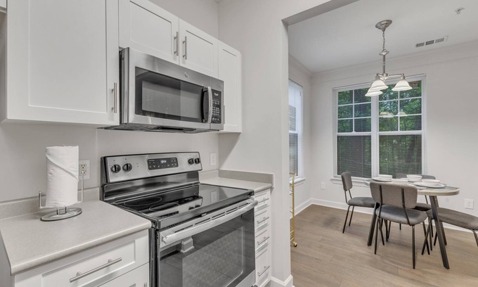 Southwest Raleigh Apartment | Upscale 2BR Suite Mins Downtown Raleigh