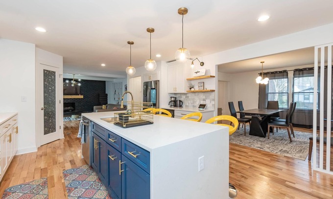 Northwest Raleigh Villa | Upscale 4 bedroom villa with large fenced backyard