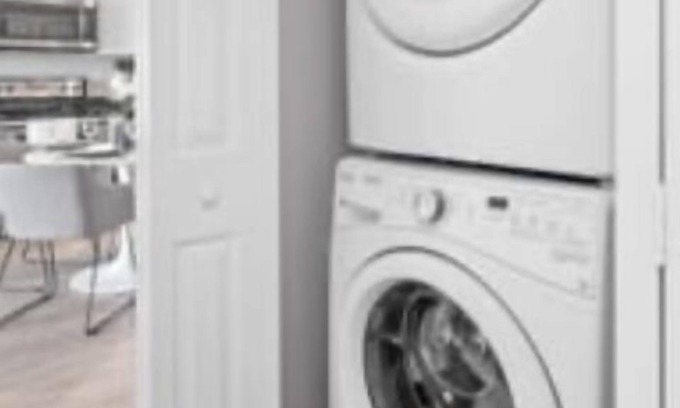 Dania Beach Apartment | Upscale beach condo conveniently centrally located.