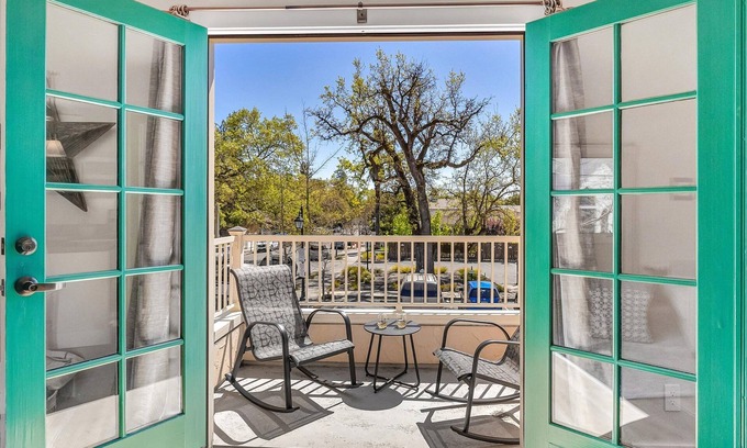 Sonoma Apartment | Upscale Condo on the Sonoma Plaza