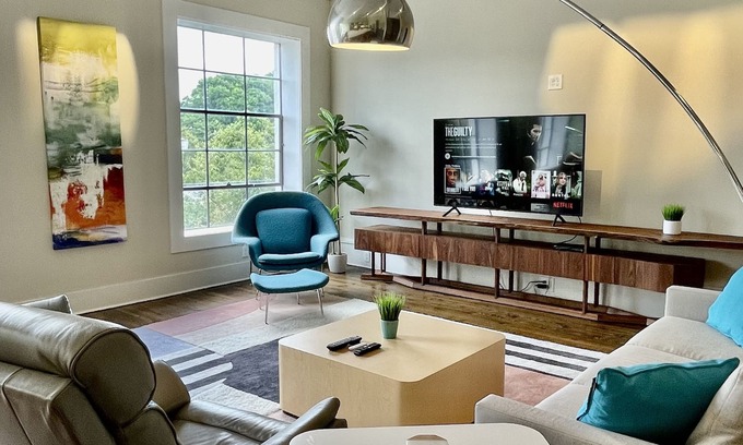 Macon Condo | Upscale Downtown Luxury Penthouse with PARKING