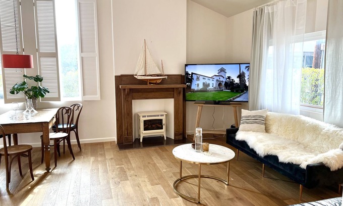 Laguna House | Upscale & Hip Home Downtown Two Bedroom