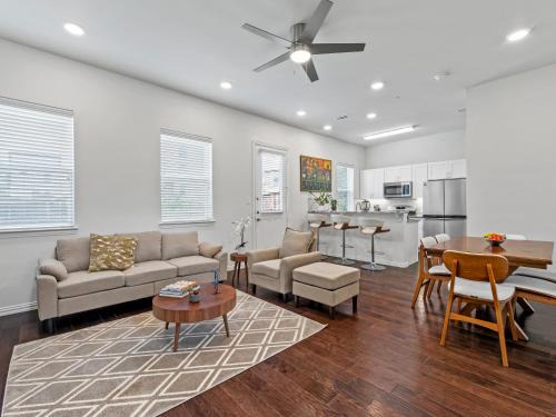 Irving House | Upscale Irving Townhome