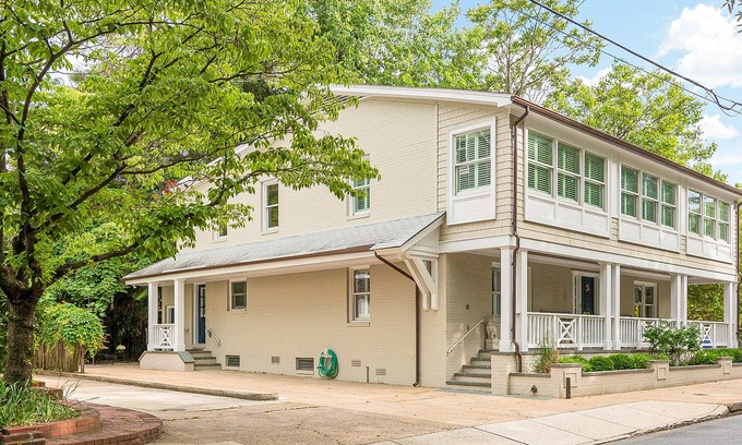 Historic District House | Upscale multi-level retro home with large deck, washer/dryer, and lovely patio
