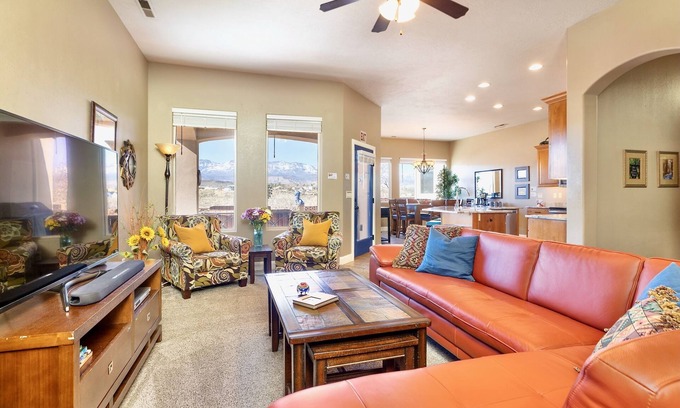 La Verkin House | Upscale with Mtn Views, Hot Tub, 25 Mins to Zion NP