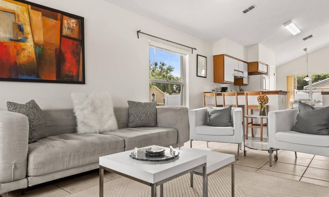 Chatham Park House | Upstay 3BR Family-Friendly, Stylish Retreat w Patio